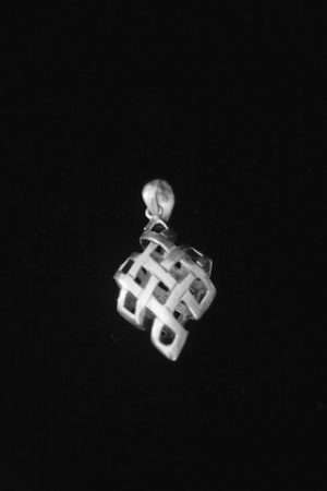 Endless knot silver 3.5cm