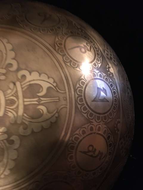 MANJUSRI Etched Singing Bowl  25cm - Image 7