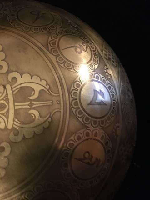 MANJUSRI Etched Singing Bowl  25cm - Image 8