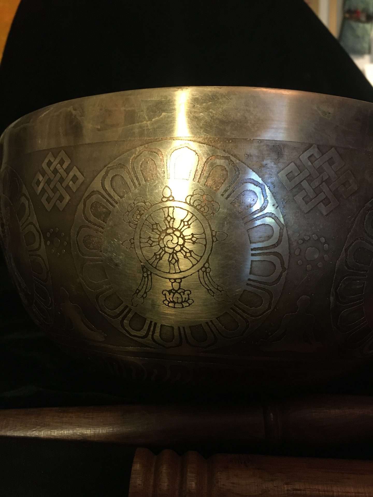 AVALOKITESVARA Etched Singing Bowl  25cm - Image 8