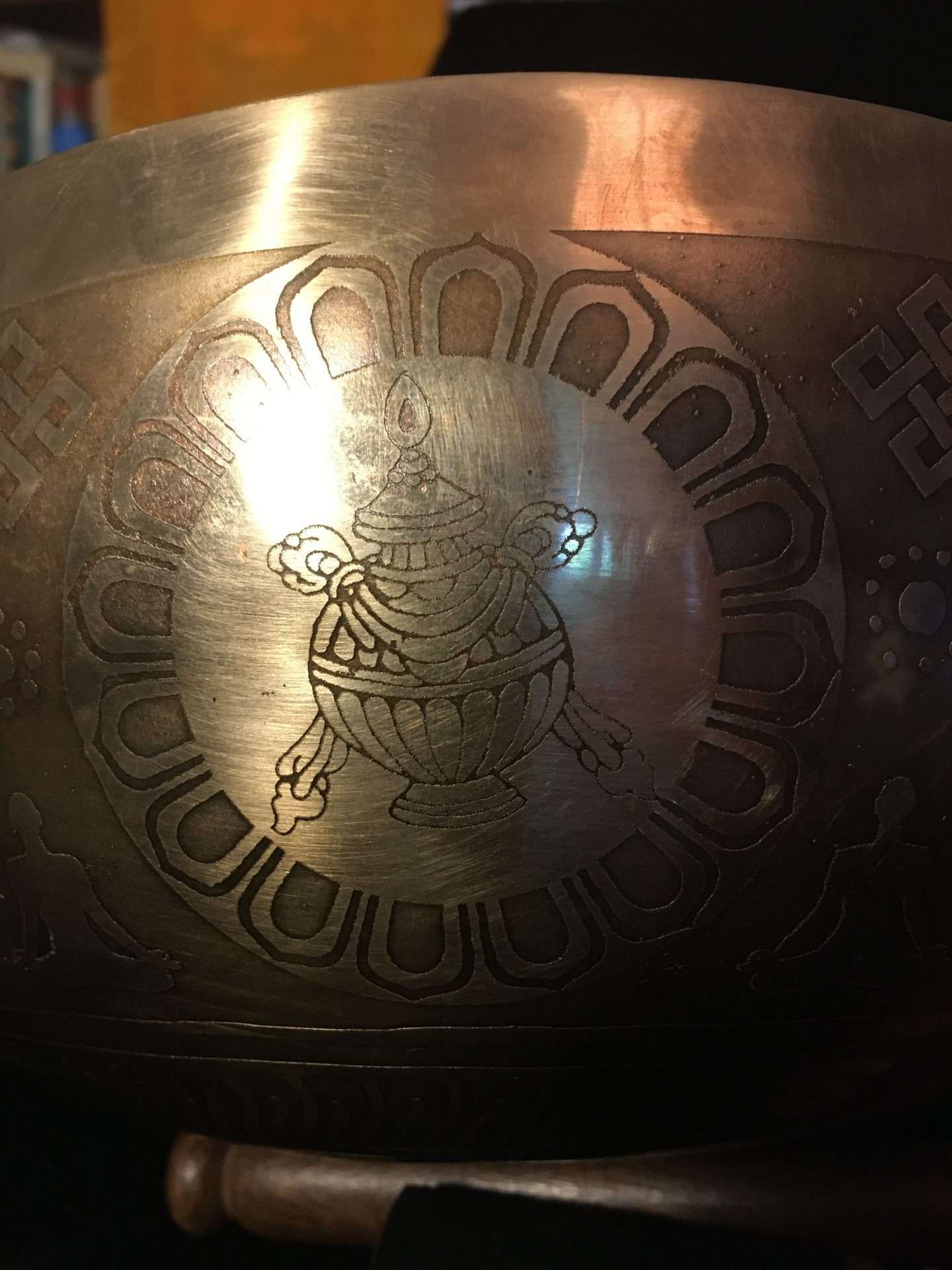 AVALOKITESVARA Etched Singing Bowl  25cm - Image 9