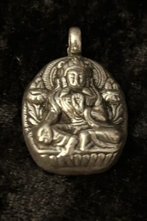 Small Tara silver pendant 3cm