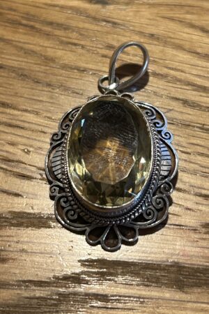 Topaz and silver Pendant 3.5cm
