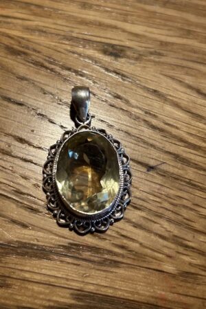 Topaz and silver Pendant 2.5cm